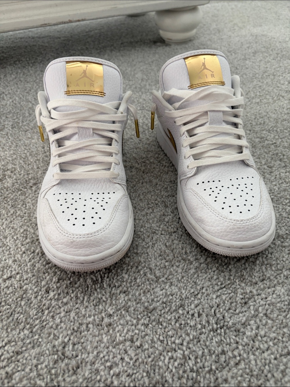 Nike Women’s White and Gold Low-Top Athletic Sneakers